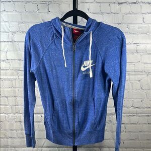 👟 Nike Just Do It Full-Zip Hoodie
Size XS – Blue Heather